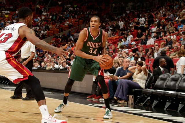 琼斯突破2500助攻大关 距历史助攻王只差94助